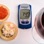 Immagine che illustra alimenti da evitare prima delle analisi di glicemia e colesterolo.