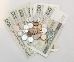 Grafica informativa sulle pensioni 2025 e gli aumenti previsti per i pensionati.