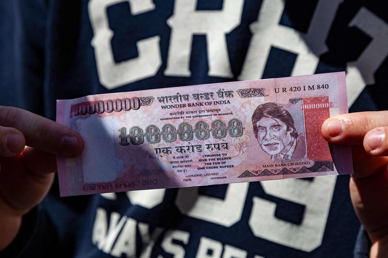 Immagine di un biglietto Gratta e Vinci vincente con simboli di fortuna e il logo del gioco.