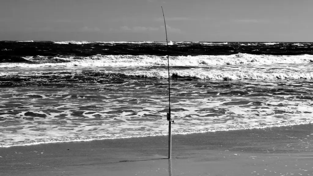 Pesca dalla spiaggia con vento laterale: quali caratteristiche cercare nello spot