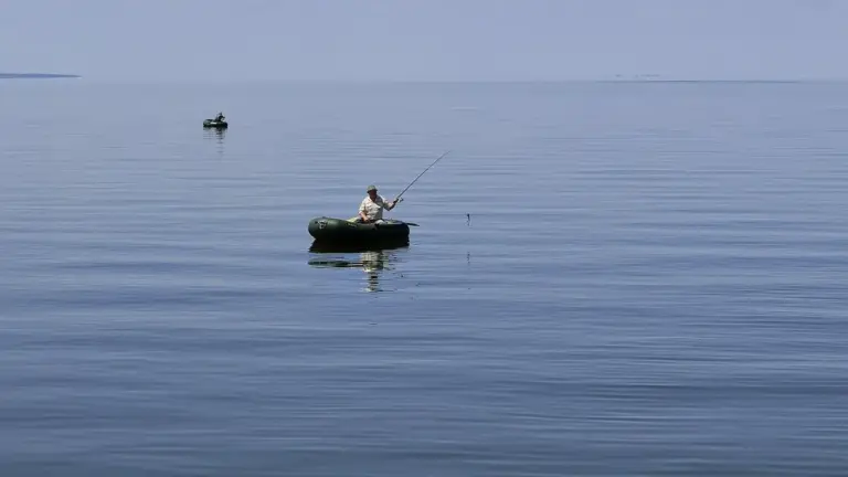 Pesca con galleggiante: come distribuire la piombatura per rallentare la discesa dell’esca
