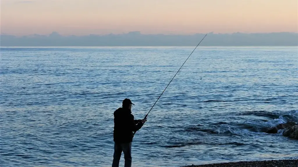 Pesca a fondo dalla spiaggia: come ridurre il filo in bando